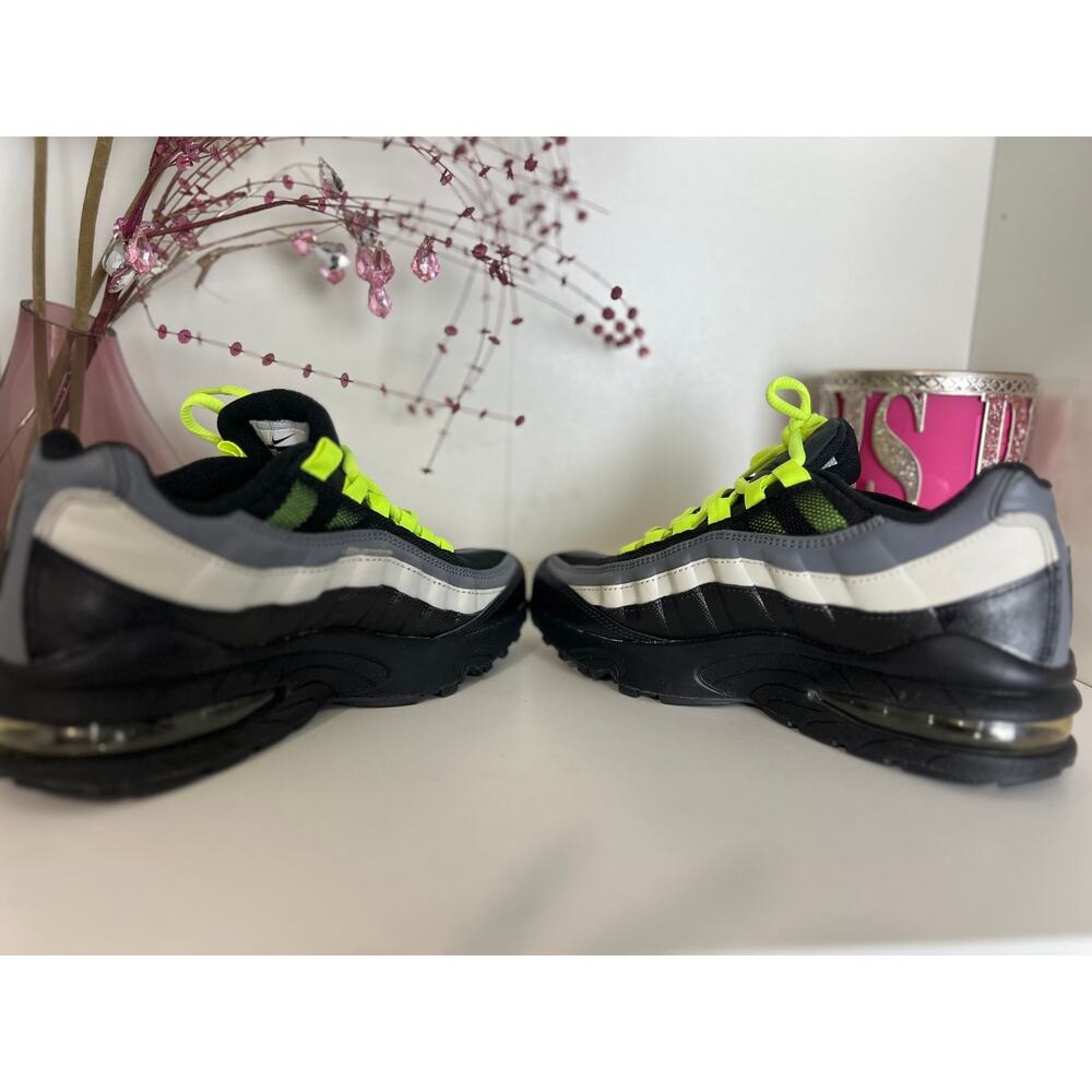 Nike Air Max 95 Boys 4.5Y Streetwear Retro Black Grey Volt Running Sneakers - Picture 4 of 11